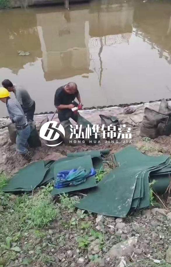 鄭州專業(yè)挖機打木樁-地基加固中挖機打木樁的優(yōu)勢？