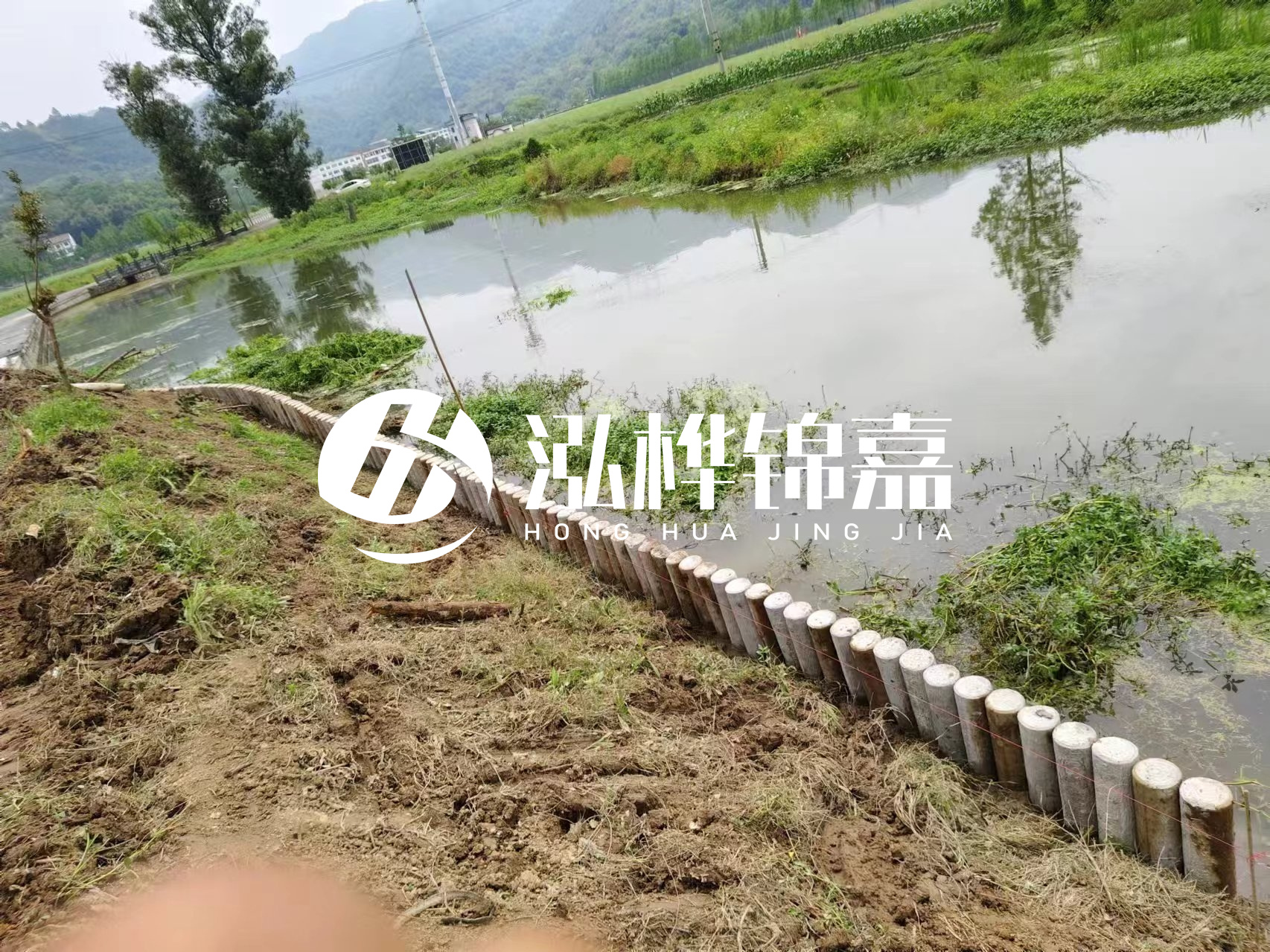 安順市挖機打木樁專業(yè)施工-河道水泥樁護坡多少錢一米？